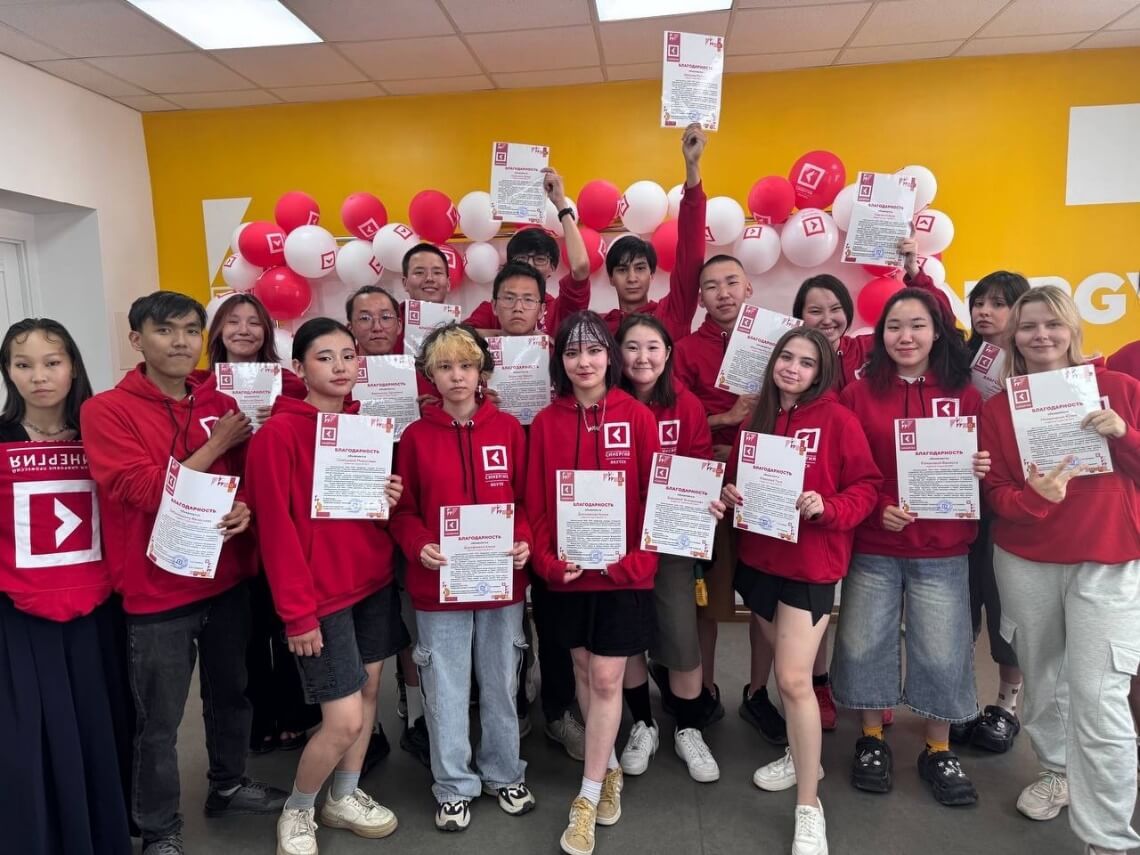 Поздравляет первокурсников с успешным завершением учебного года! Пусть знания и навыки помогут вам достичь поставленных целей, и реализовать самые смелые мечты и проекты!